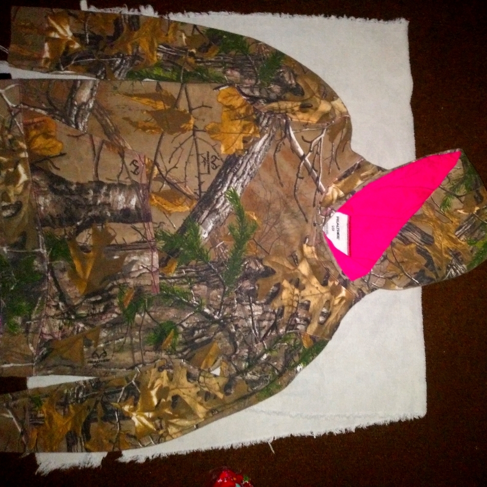 Real tree childs sweatshirt great shape